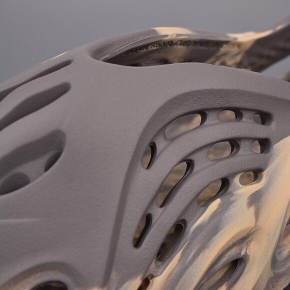 Yeezy Foam Runner Grey Clogs - Picture 7 of 9